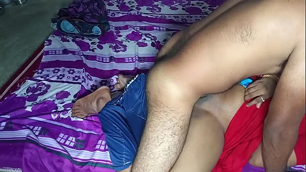 दोस्त की माँ ने पीठ मालिश के बहाने से चूत चुदाई - साफ हिंदी आवाज में   XXX Sex